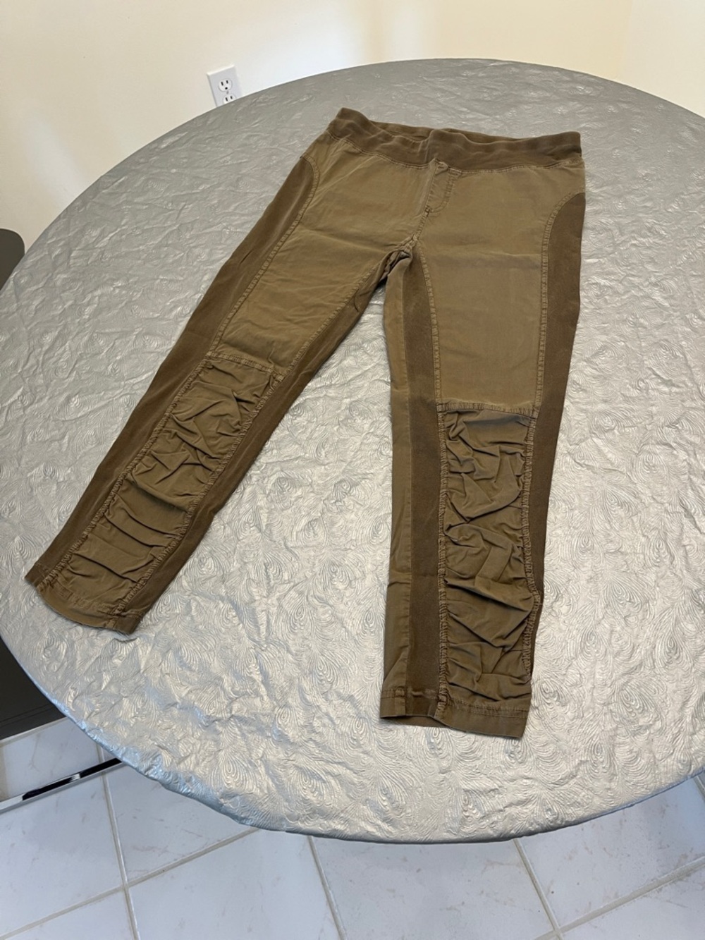 XCVI Wearables Olive Green Ruched capri pants - S